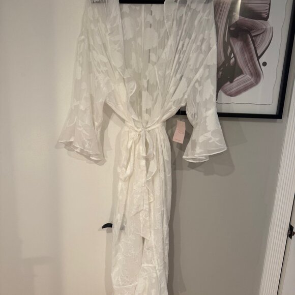 Birdie Grey White Getting Ready Robe - Picture 5 of 5